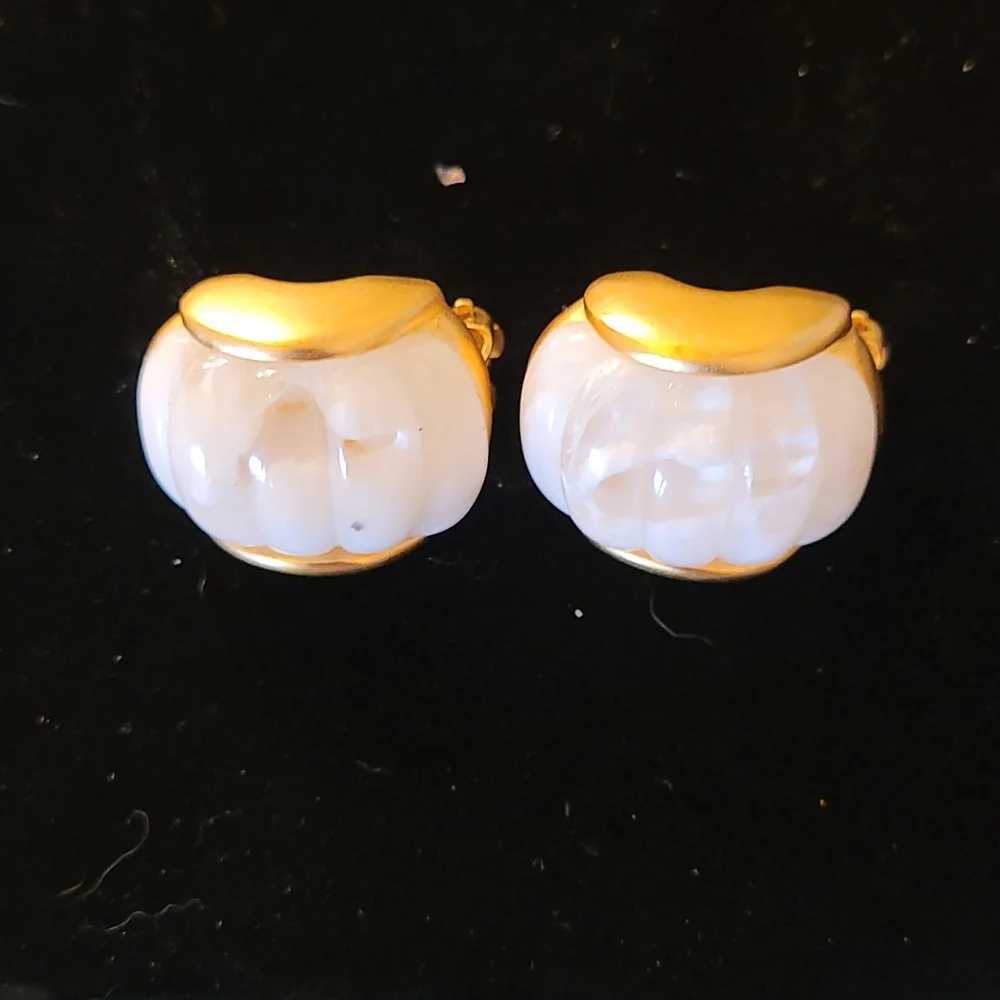 Givenchy Brand New Lucite Clip-on Earrings - Picture 7 of 10